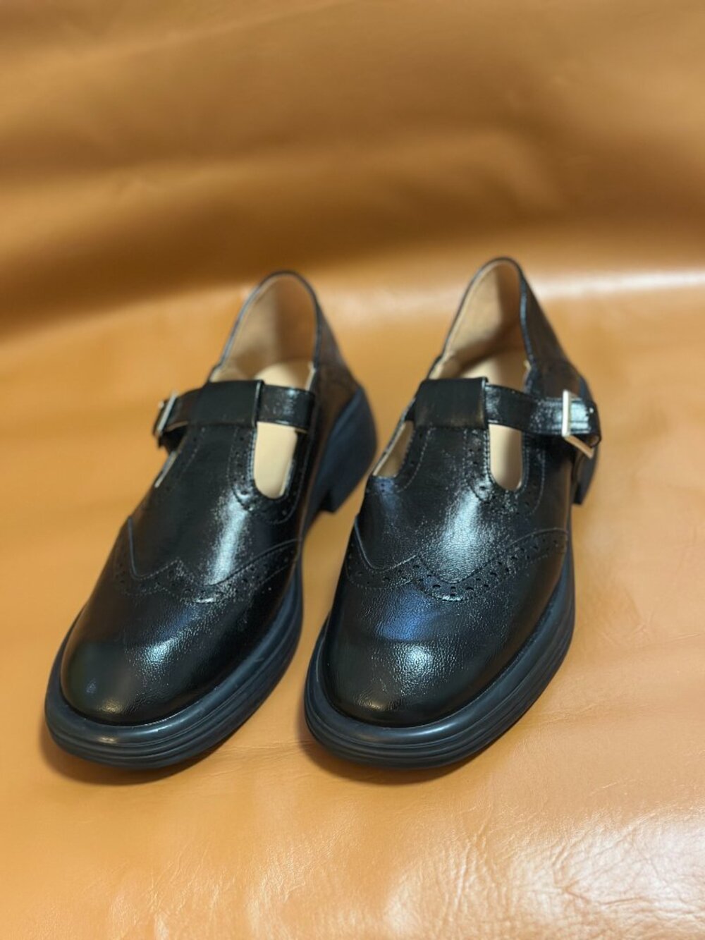 Black Sheepskin T-Strap Brogue Mary Jane Size 8 Like New - Picture 4 of 8